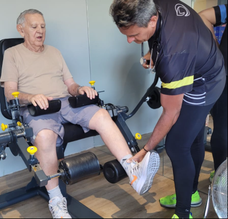Fazer musculação diminui os níveis de açúcar no sangue combatendo o câncer