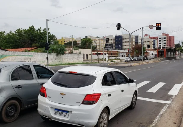 Novo semáforo na Avenida Presidente Kennedy 